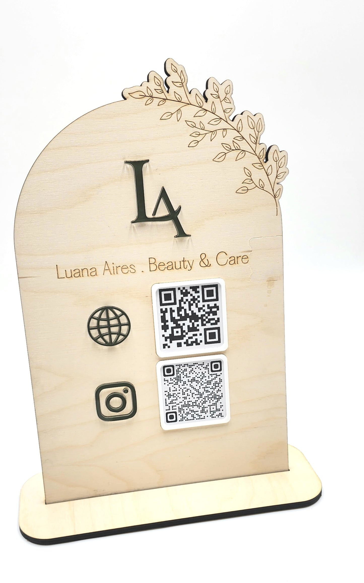 SOCIAL MEDIA QR CODE PLAQUE.