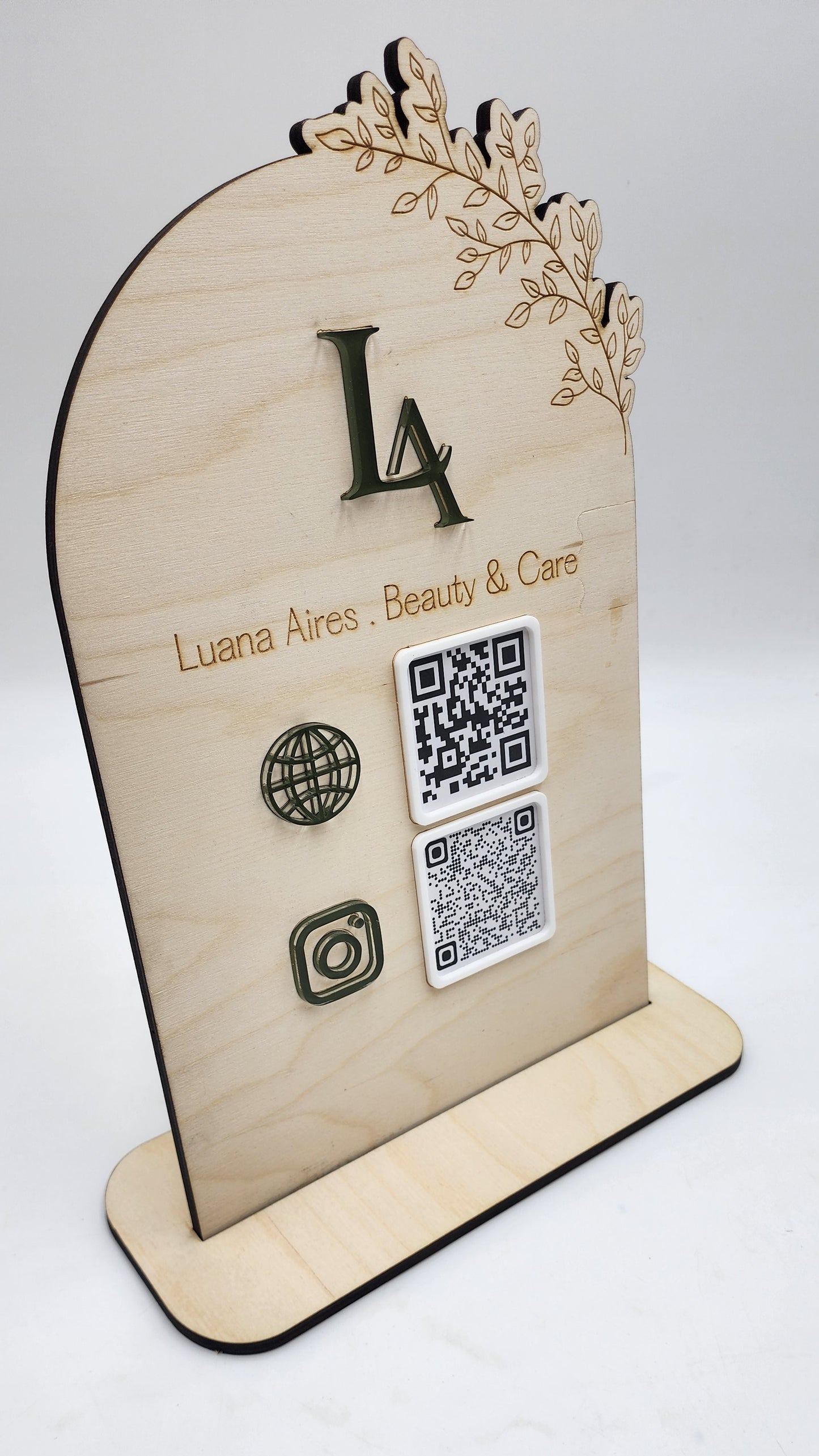 SOCIAL MEDIA QR CODE PLAQUE.