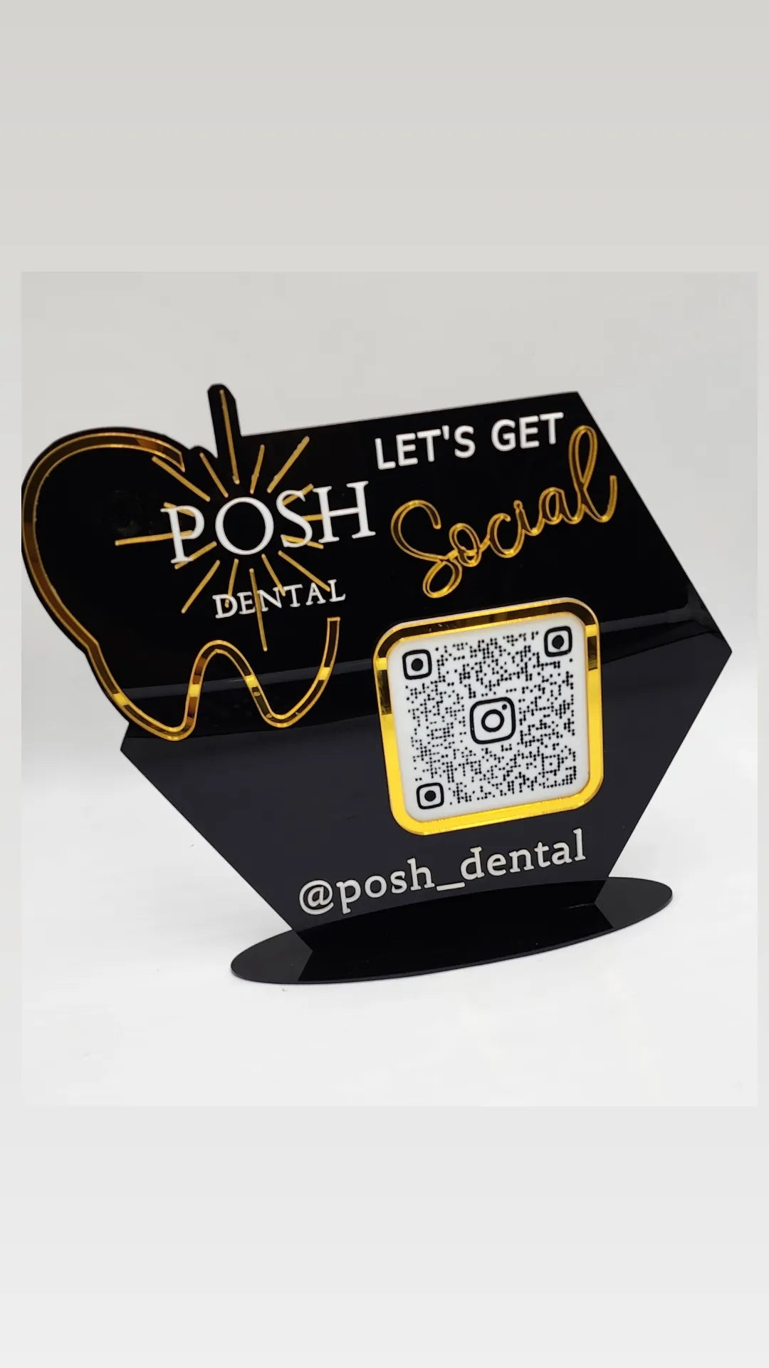 SOCIAL MEDIA QR CODE PLAQUE.