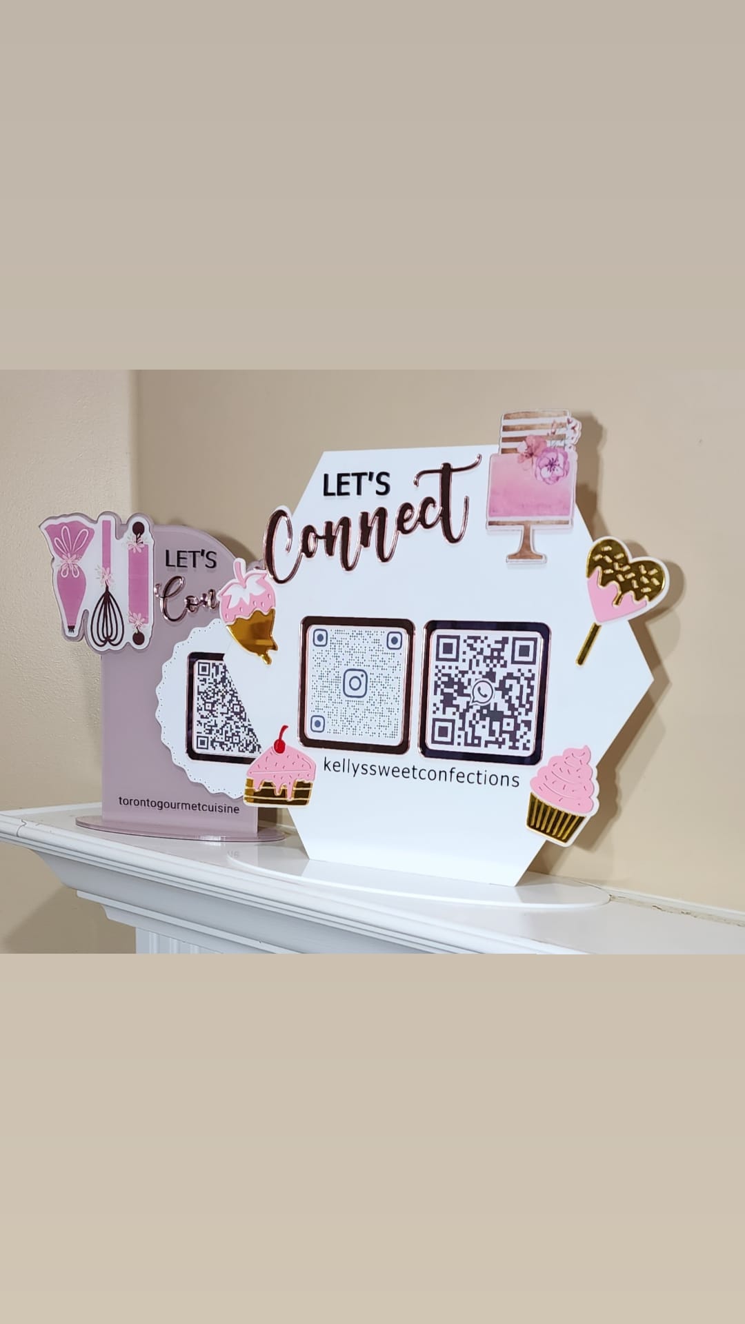 SOCIAL MEDIA QR CODE PLAQUE.