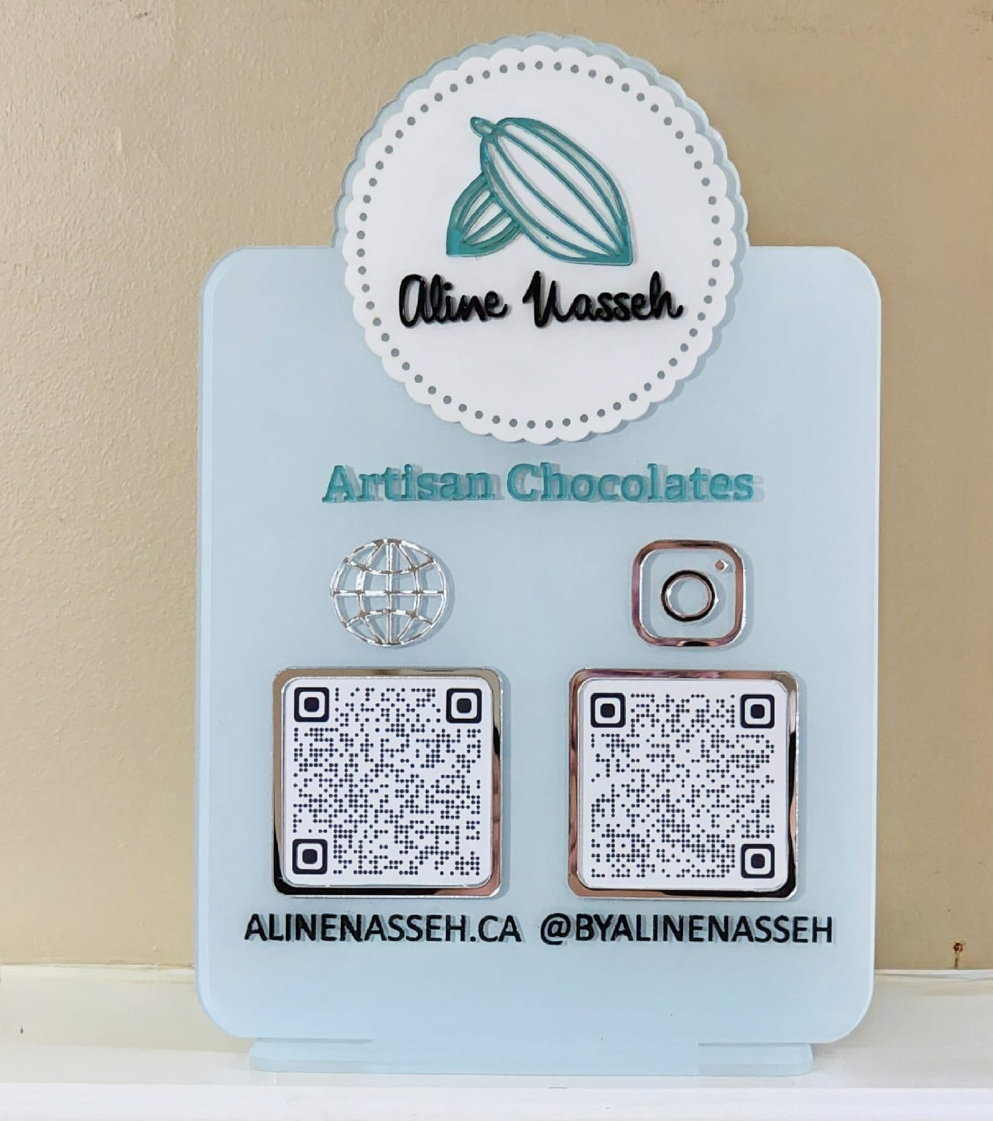 SOCIAL MEDIA QR CODE PLAQUE.