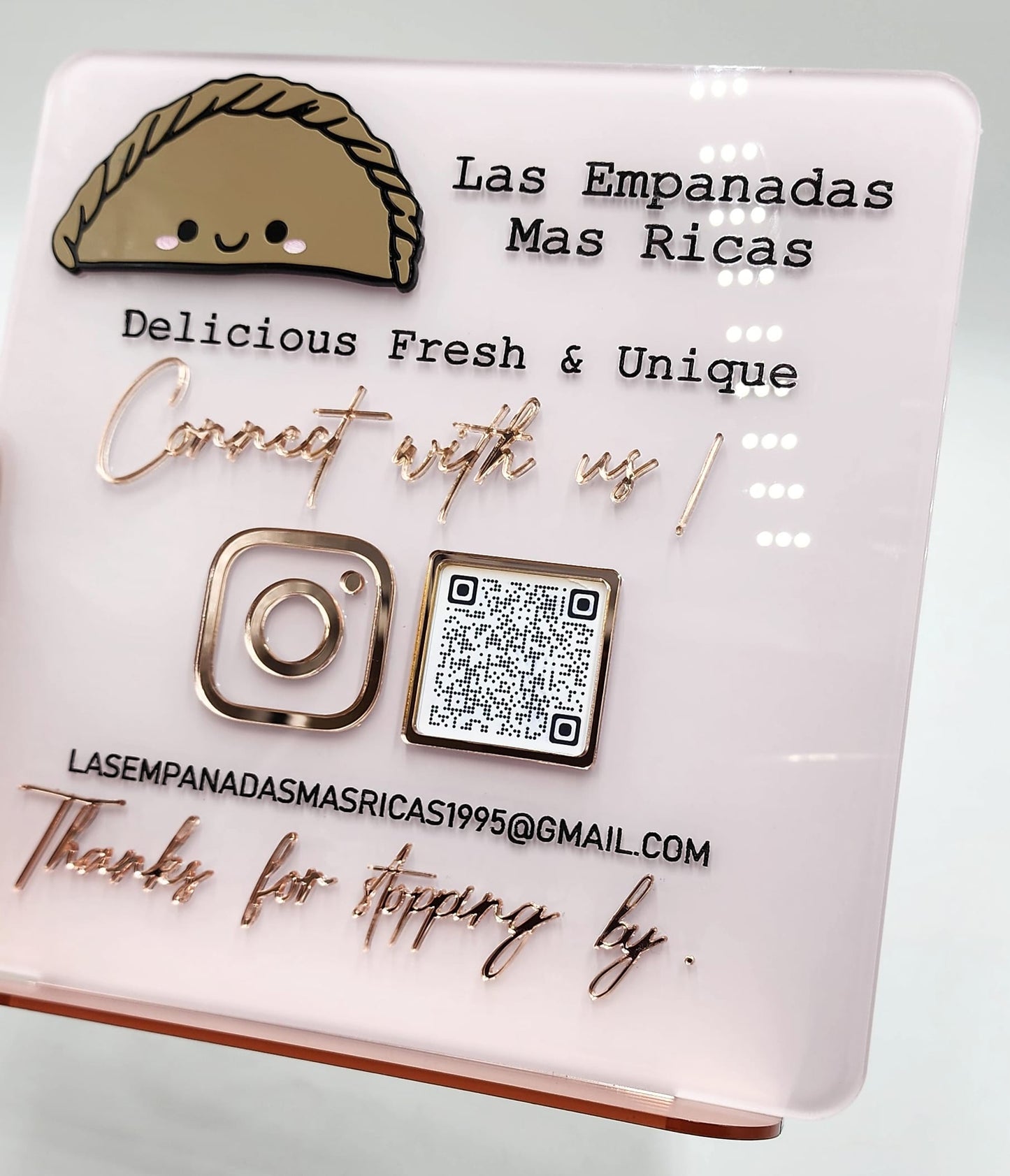 SOCIAL MEDIA QR CODE PLAQUE.