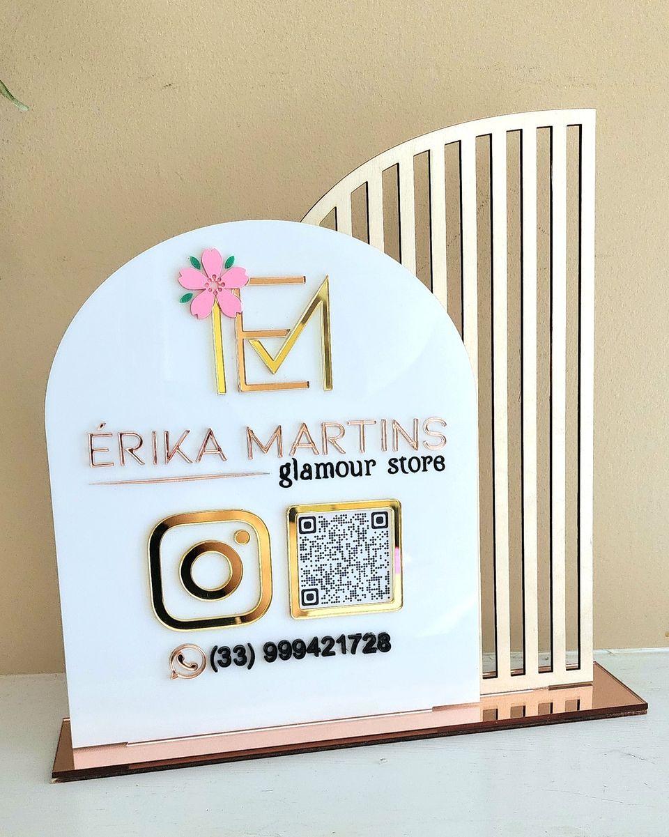 SOCIAL MEDIA QR CODE PLAQUE.
