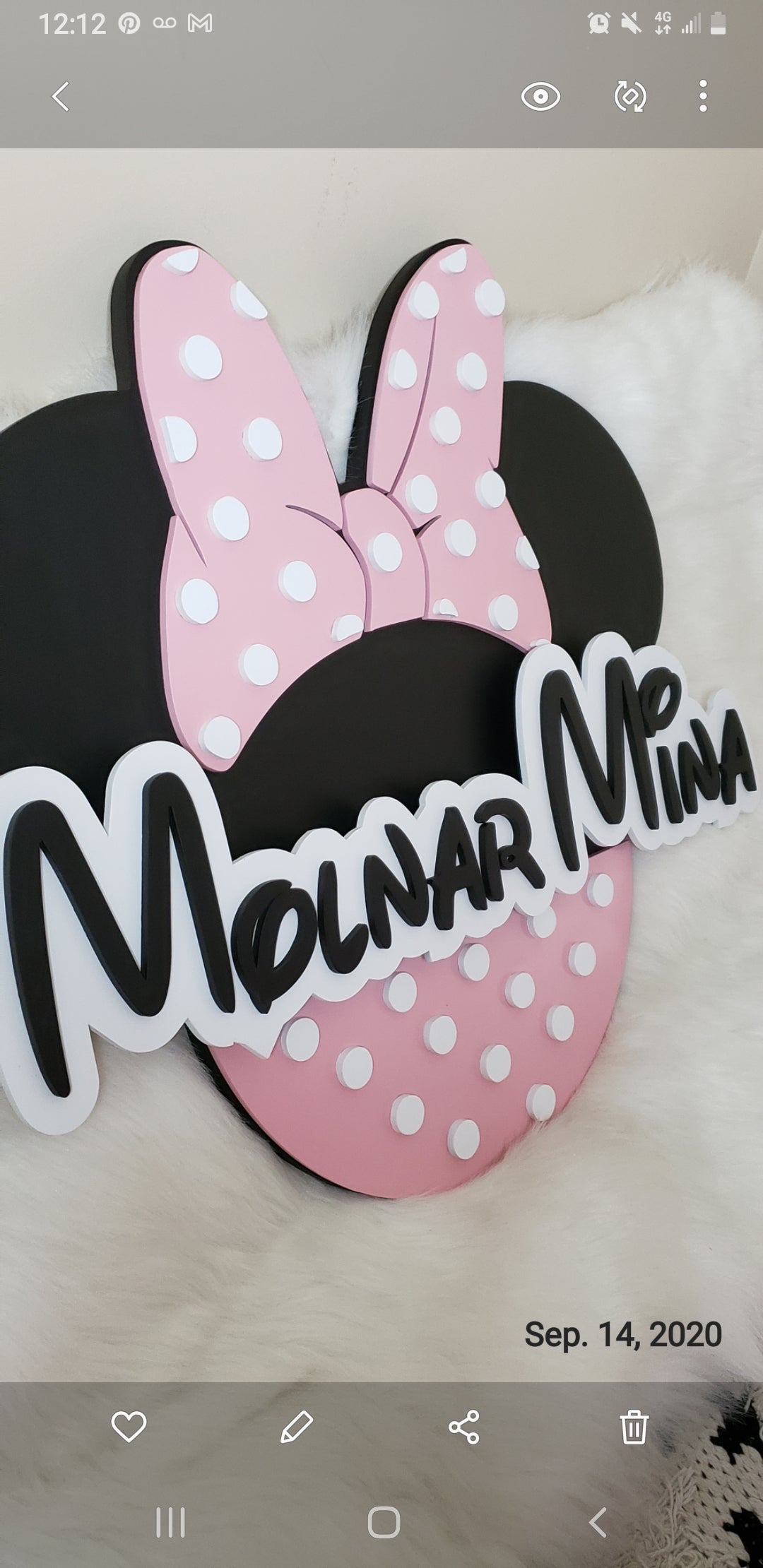 Minnie sign mickey sign 3D