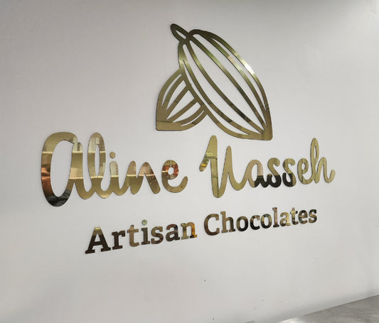 Wallmounted gold mirrored sign