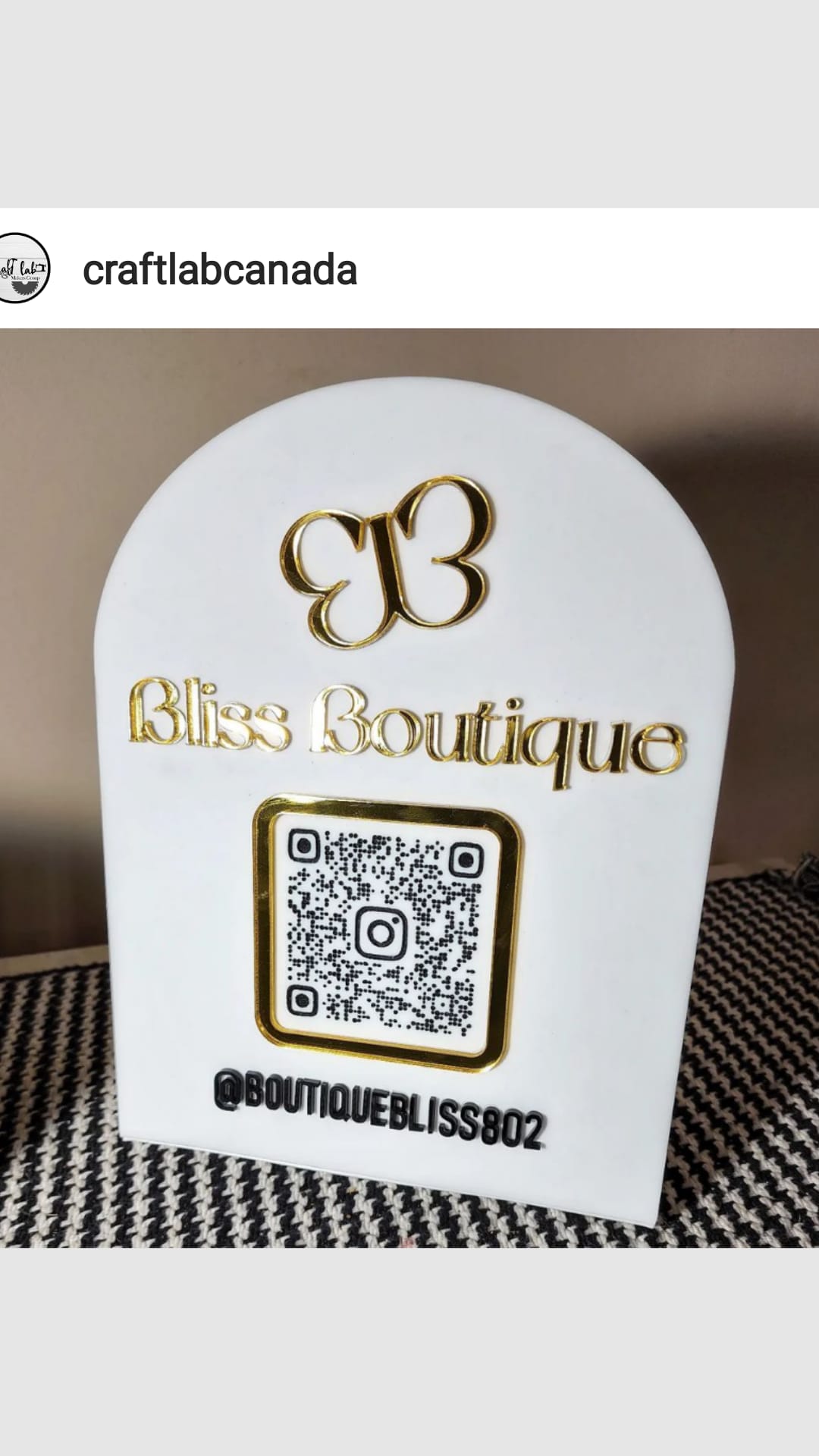 SOCIAL MEDIA QR CODE PLAQUE.