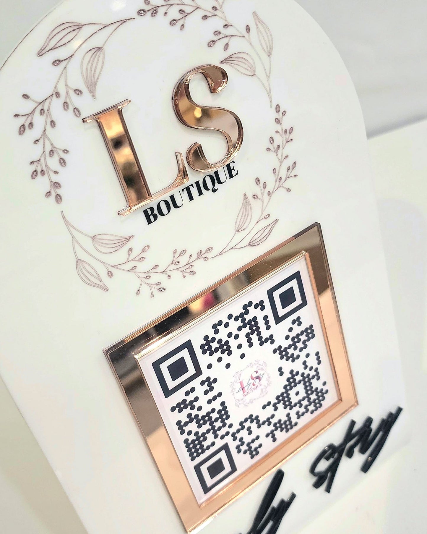 SOCIAL MEDIA QR CODE PLAQUE.